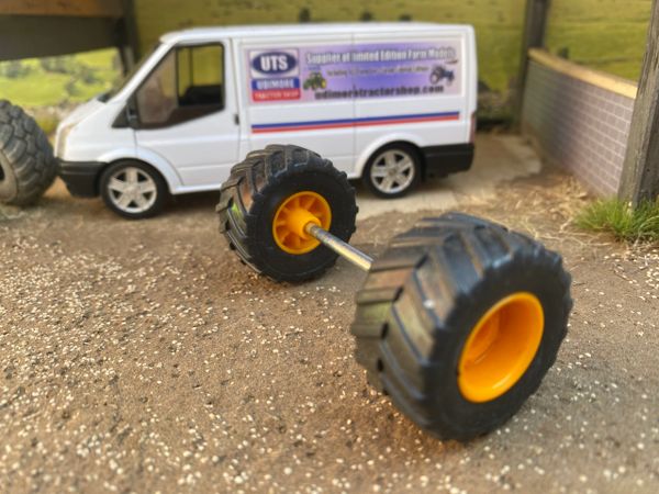 Set of 2 wheels 1:32 scale 33.5mm x 18mm