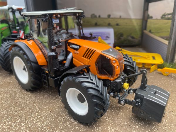 Wiking Claas Arion 640 Orange tractor 1:32 scale Boxed Limited Edition