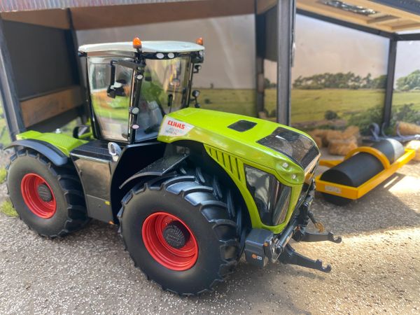Wiking Claas Xerion 4500 tractor 1:32 scale Boxed