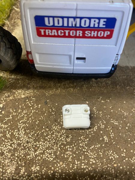 Britains Massey Ferguson 135 Tractor front grill with headlights 1:32 scale