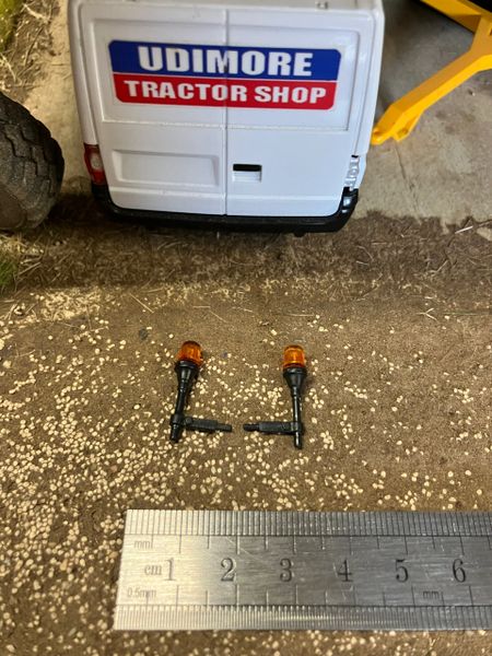 Pair of flashing right and left light Beacon light tractor truck 1:32 scale