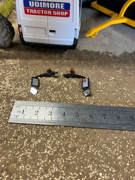Pair of flashing right and left light Beacon and mirror set light tractor truck 1:32 scale