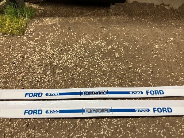 Ford 5700 Tractor metallic reflective silver Professional pre cut High quality vinyl bonnet decals farm machinery Britains decals 1:32 scale