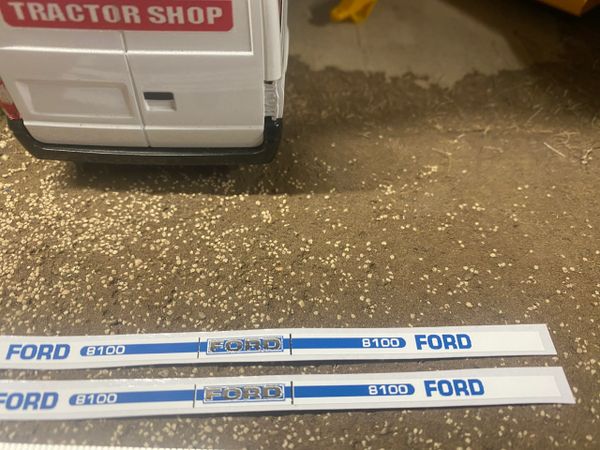 Ford 8100 Tractor metallic reflective silver Professional pre cut High quality vinyl bonnet decals farm machinery Britains decals 1:32 scale