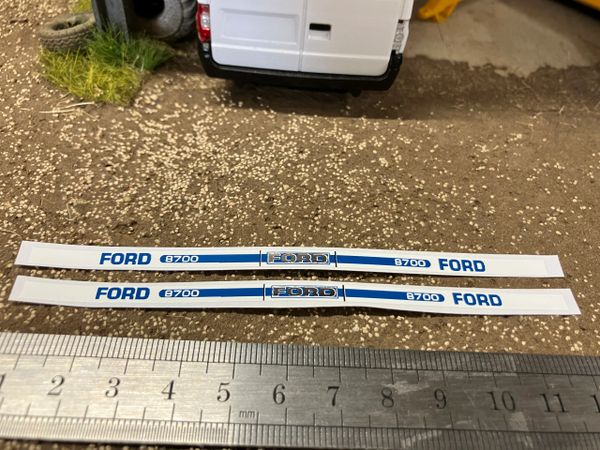 Ford 8700 Tractor metallic reflective silver Professional pre cut High quality vinyl bonnet decals farm machinery Britains decals 1:32 scale
