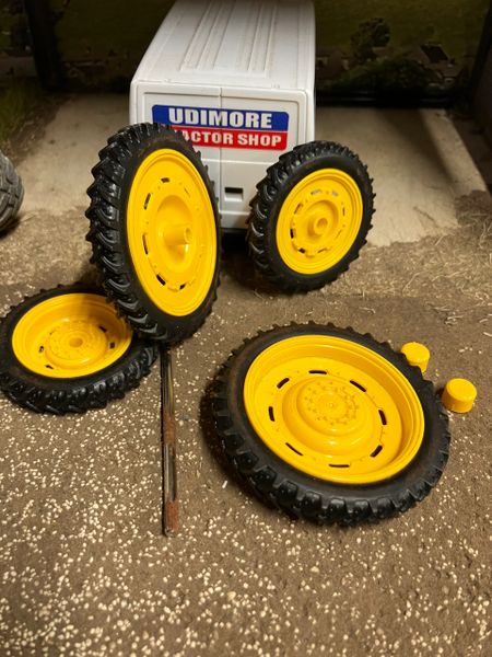 John Deere Tractor Row Crop tyre wheel set 1:32 scale 59mm x 8mm , 46mm x 8mm