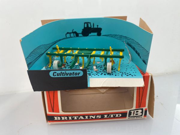 9536 Vintage Britains Rare Green Cultivator 1:32 scale STRAW box