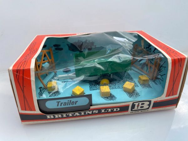 9550 Vintage Britains Rare Green tipping Bale Trailer 1:32 scale STRAW box