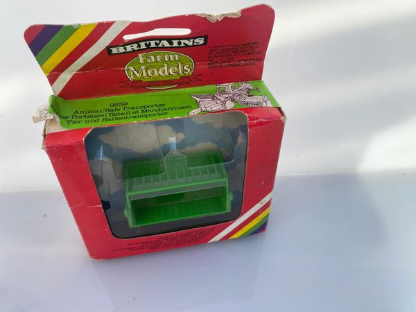 9539 Vintage Britains Green Animal Bale Transporter 1:32 scale boxed