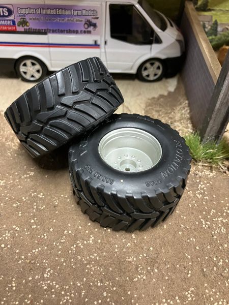 Vredestein Floatation 800/60 R32 tractor tanker wheel set 1:32 scale 54mm x 27mm