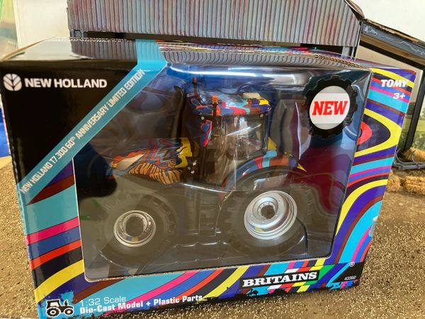 43392 Britains Basildon 60th Anniversary New Holland T7.300 Tractor 1:32 scale New BOXED