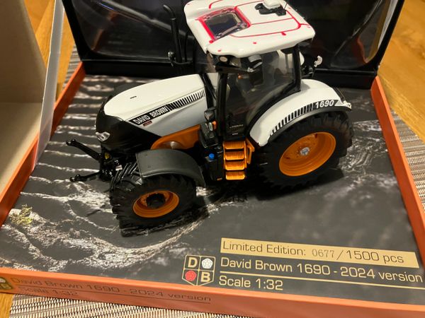 6734 Universal Hobbies David Brown 1690 Tractor 1:32 scale Boxed Limited Edition