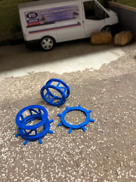 04219 pair of wheel cages barrels Artisan32 farm machinery 1:32 scale