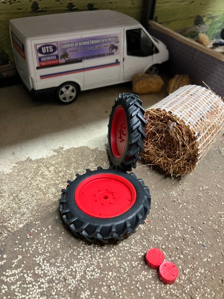 04264MS R pair of Red narrow row crop wheels 48mm Artisan32 farm machinery 1:32 scale