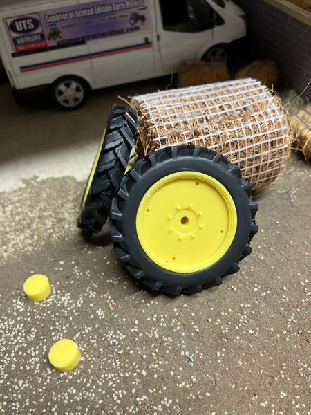 04264MS B pair of Yellow narrow row crop wheels 48mm Artisan32 farm machinery 1:32 scale