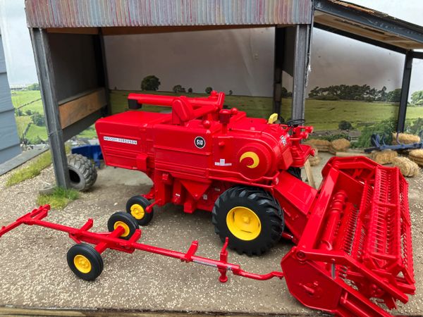 REP283 Replicagri Massey Ferguson 510 Combine Harvester Gen 2 with detachable header trailer Stunning in 1:32 scale