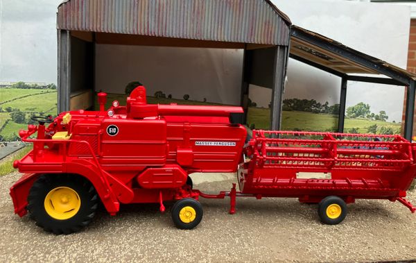 REP283 Replicagri Massey Ferguson 510 Combine Harvester Gen 2 with detachable header trailer Stunning in 1:32 scale