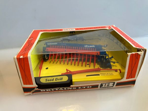 9539 Vintage straw box version Britains Nordsten Seed Drill 1:32 scale boxed