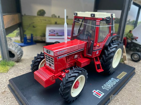 REP248 Replicagri International 1056 XL tractor 1:32 scale Boxed