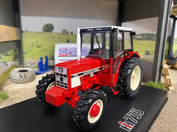 REP184 Replicagri International 733 4wd tractor 1:32 scale Boxed