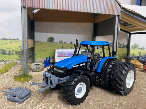 REPB22 Replicagri New Holland 8560 removable rear duals Tractor Boxed 1:32 scale IN STOCK