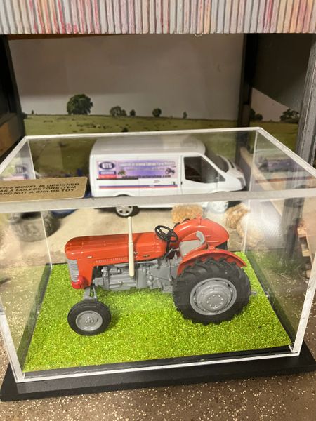 SCALEdown Handbuilt T065 Massey Ferguson 65 2wd Tractor 1:32 scale Display case COLLECTION ONLY