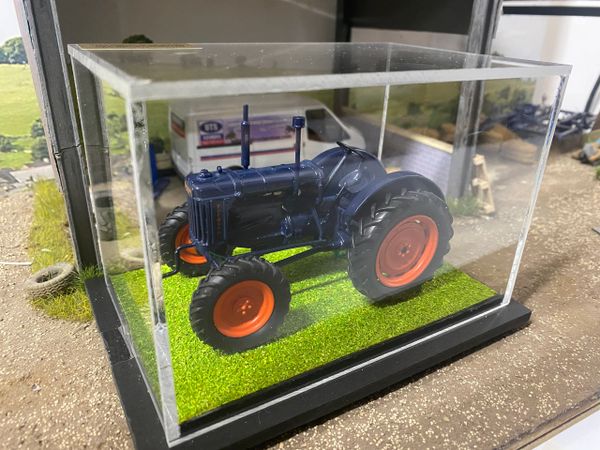 SCALEdown Handbuilt Fordson E27N 4wd Tractor 1:32 scale Display case COLLECTION ONLY