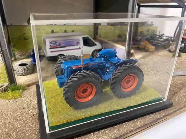 SCALEdown Handbuilt County Super Four Tractor 1:32 scale Display case COLLECTION ONLY