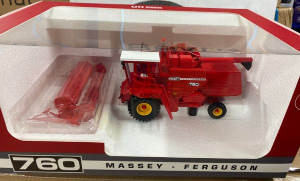 Universal Hobbies Massey Ferguson 760 Combine Harvester BOXED 1:32 scale UH6329