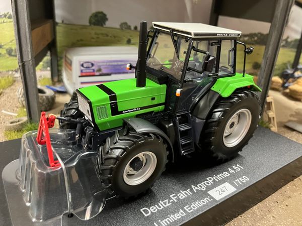 Limited Edition Universal Hobbies Deutz Fahr Agroprima 4.51 Tractor BOXED 1:32 scale UH6776