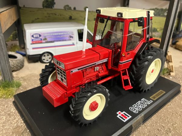 REP247 Replicagri International 955 XL 4wd tractor 1:32 scale Boxed