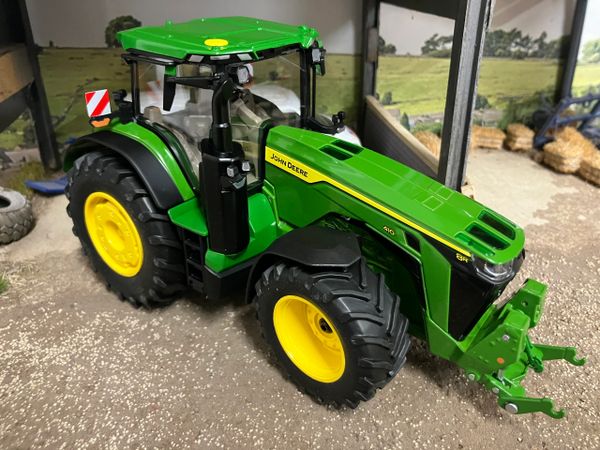 Wiking John Deere 8R 410 tractor 1:32 scale Boxed