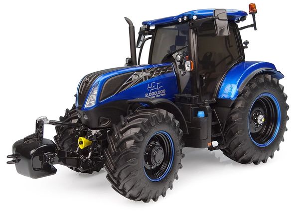 Limited Edition Universal Hobbies New Holland T7.225 Basildon 2 Millionth Tractor BOXED 1:32 scale UH6744