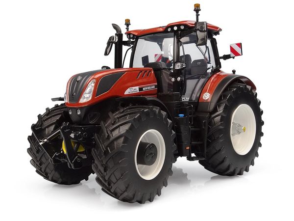 Limited Edition Universal Hobbies New Holland T7.300 Fiat Centenario Tractor BOXED 1:32 scale UH6797