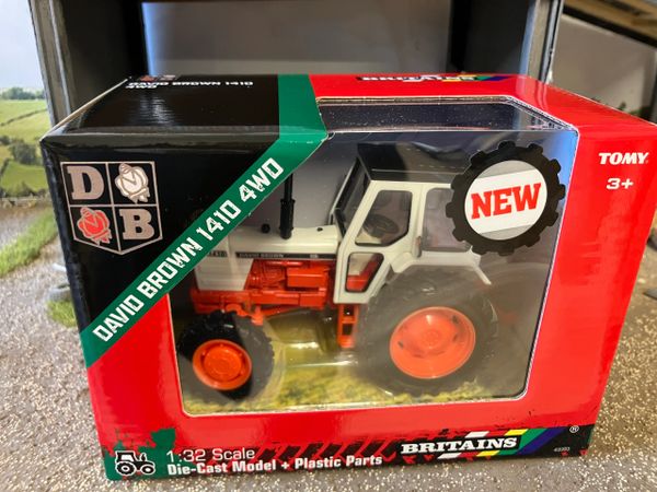 43393 Britains David Brown 1410 4wd Tractor 1:32 scale New BOXED