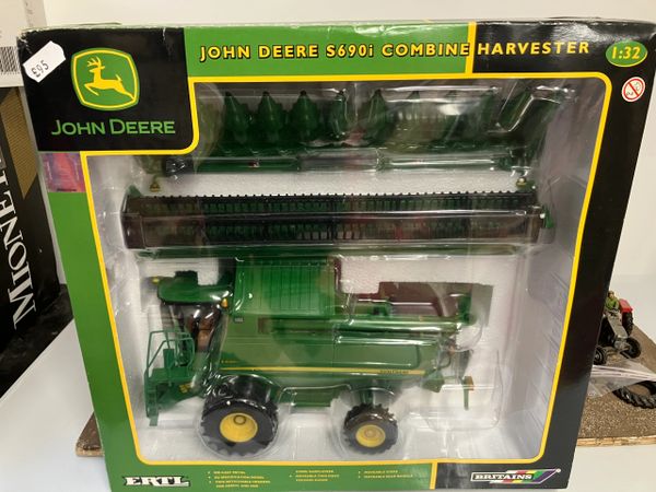 Vintage Britains John Deere S690i combine harvester with header trailer 1:32 scale 43192