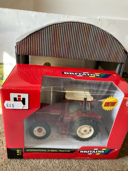 Vintage Britains International IH 956xl Tractor 1:32 scale 42490