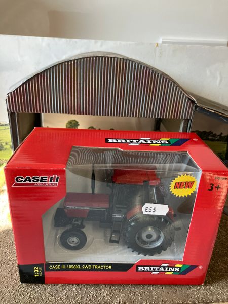 Vintage Britains CASE IH 1056xl 2wd Tractor 1:32 scale 42793