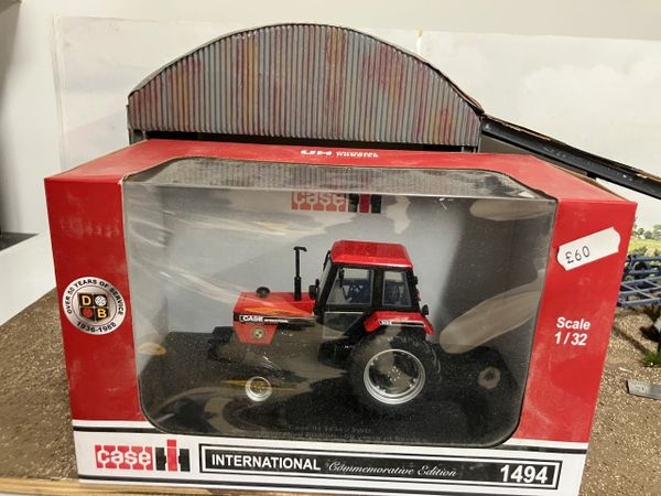 Universal Hobbies CASE 1494 2wd Tractor 1:32 scale Boxed UH6261 limited edition