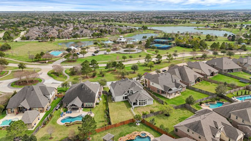 005-18810-Luby-Creek-Dr-Bridgeland-Cypress-Texas-Living-Across-from-Lakeland-Village-Amenities.jpg
