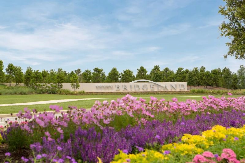 Bridgeland-Community-Entrance.jpg