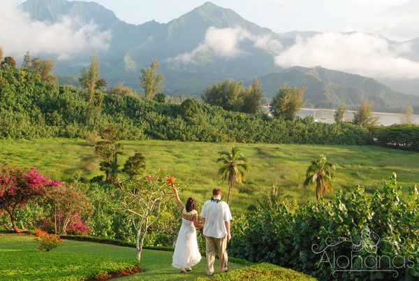 Hanalei Bay resort wedding walk wedding kauai Alohanas