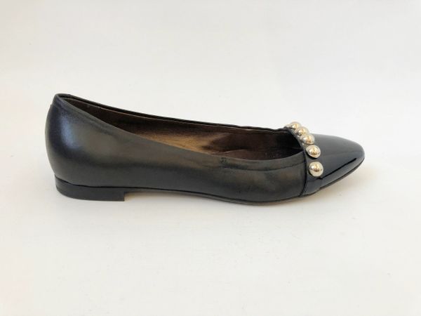 agl notch ballet flat
