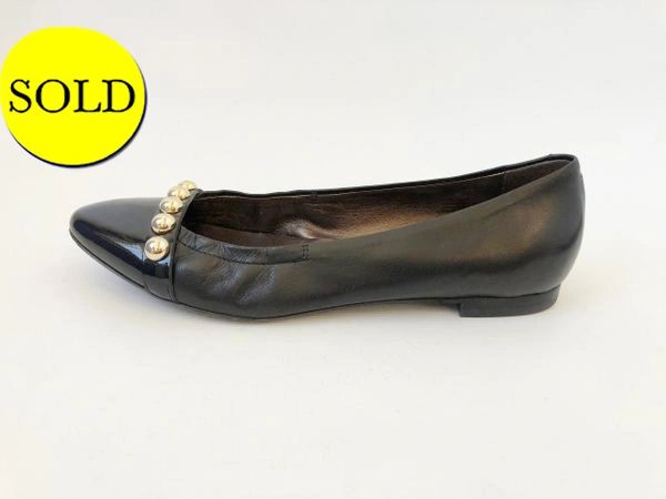 agl notch ballet flat