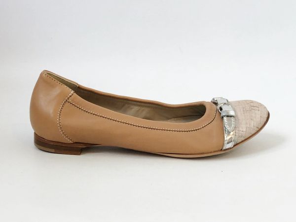 agl notch ballet flat