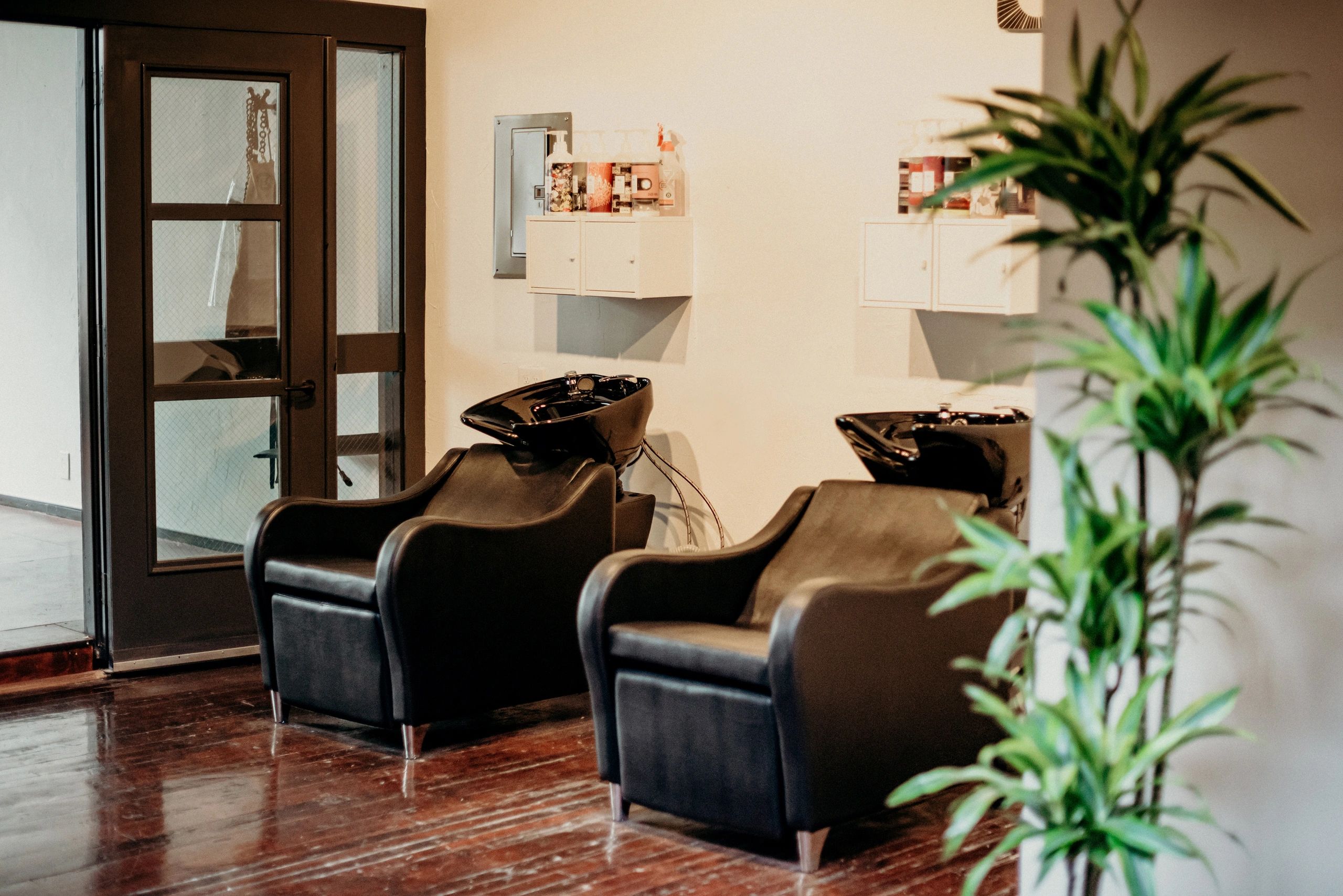 11 salon & Gallery Hair Salon, Art Galleries, Natural Hair Stylist