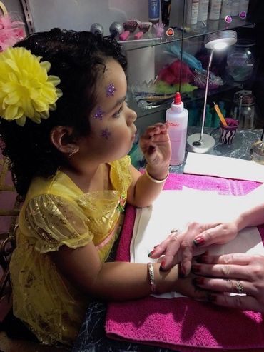 Best manicures for little girls 3 years old and up. Party for 1, 2, or more girls. We offer many 