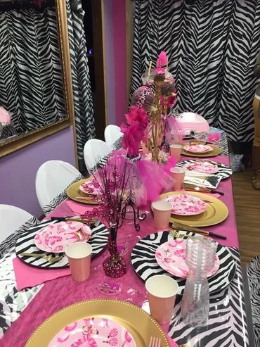 Spa pampering parties for girls in a kid friendly salon. 
Spa diva birthday party decorating ideas