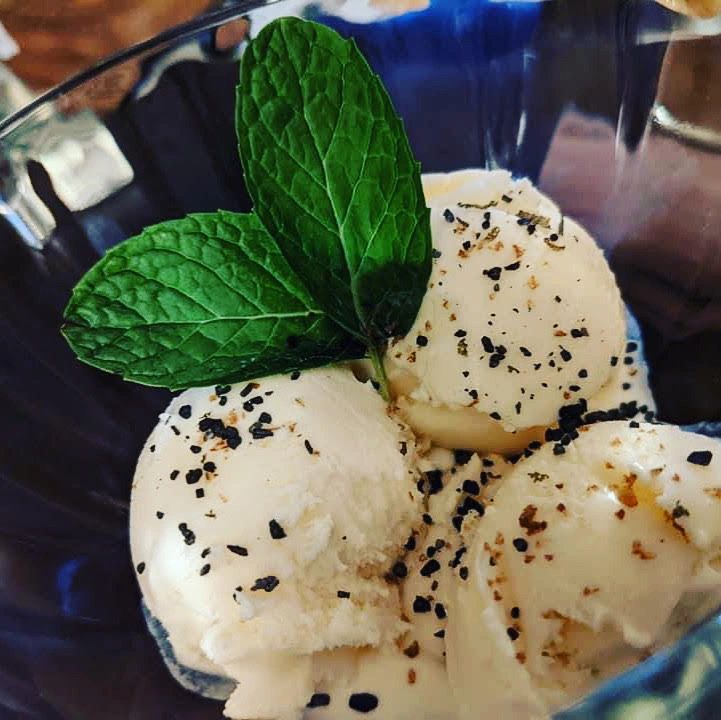 Black Hawaiian Sea Salted Vanilla Bean Ice Creme