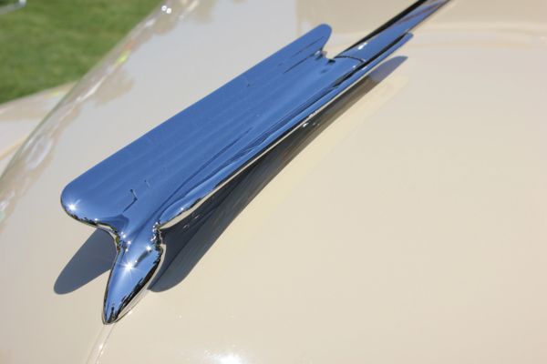 1947 Chrysler Town & Country emblem